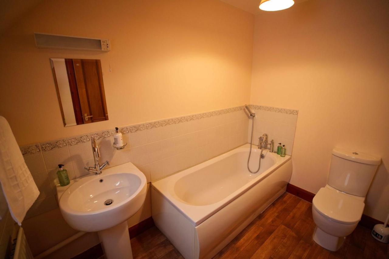 Woodlands House With Hot Tub Hotell Ballachulish Exteriör bild