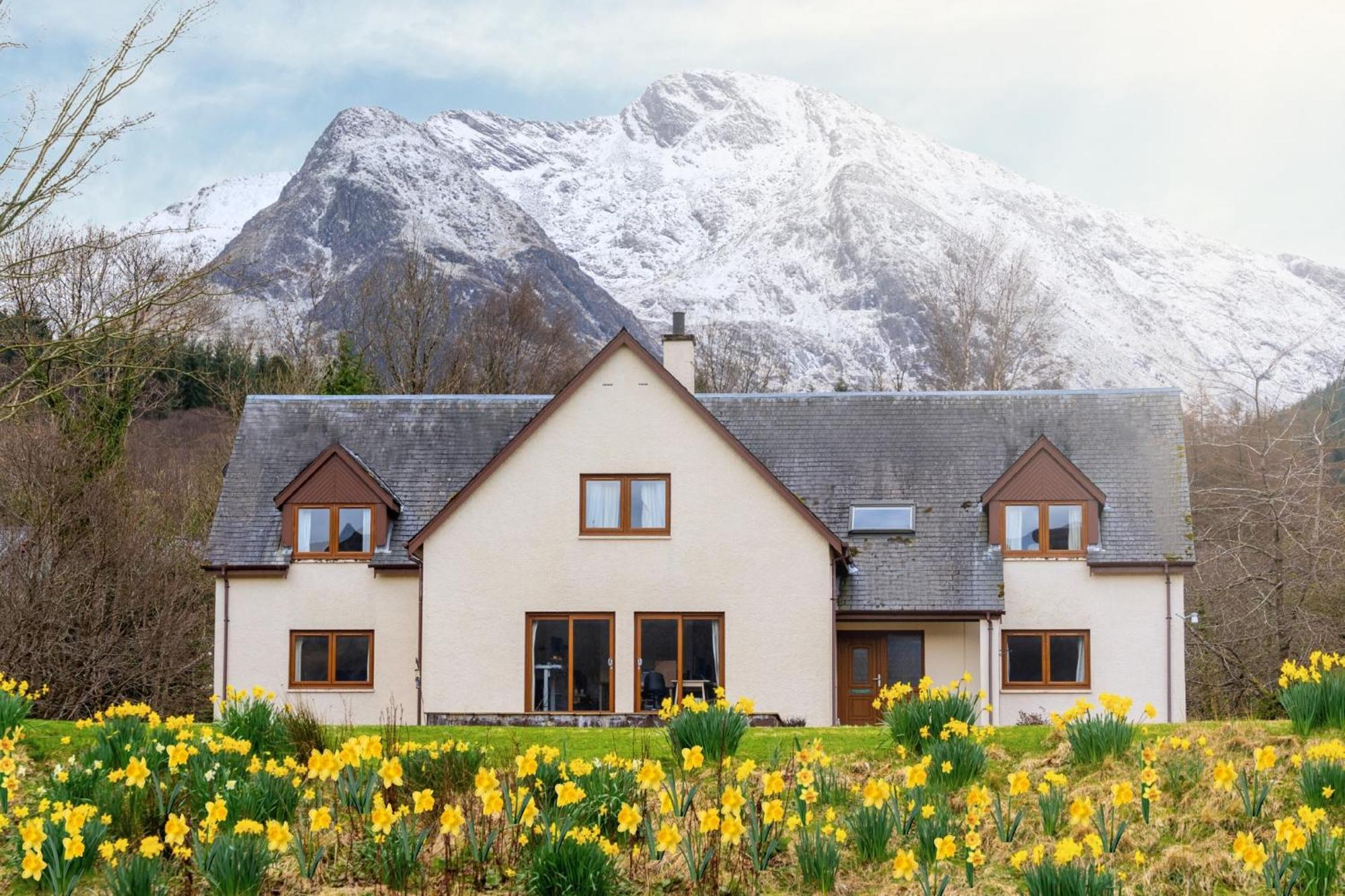 Woodlands House With Hot Tub Hotell Ballachulish Exteriör bild